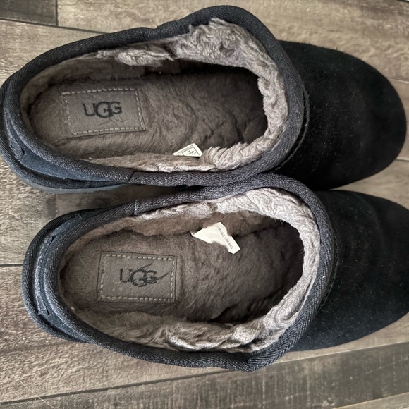 Women Ugg slippers - Picture 3 of 4